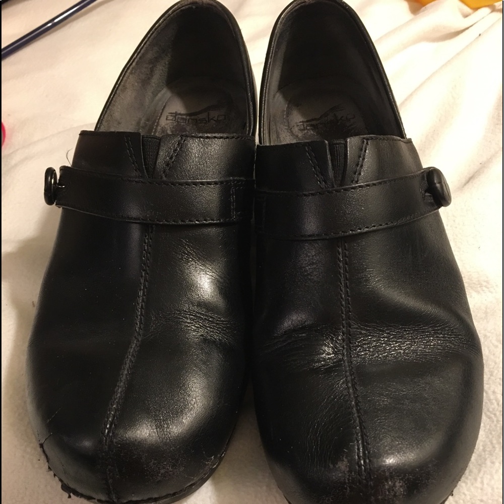 Dansko used black leather clog